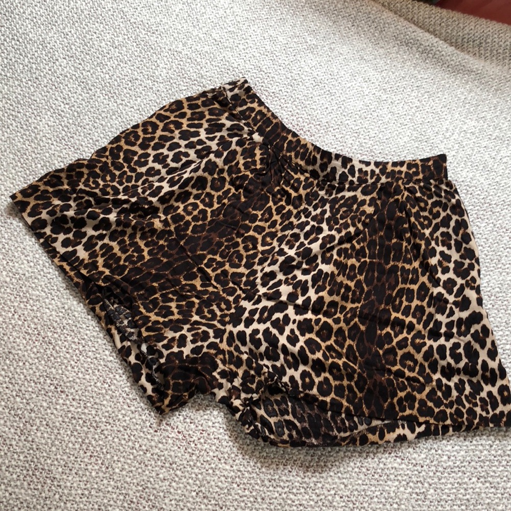 H&M Flowy Leopard Shorts